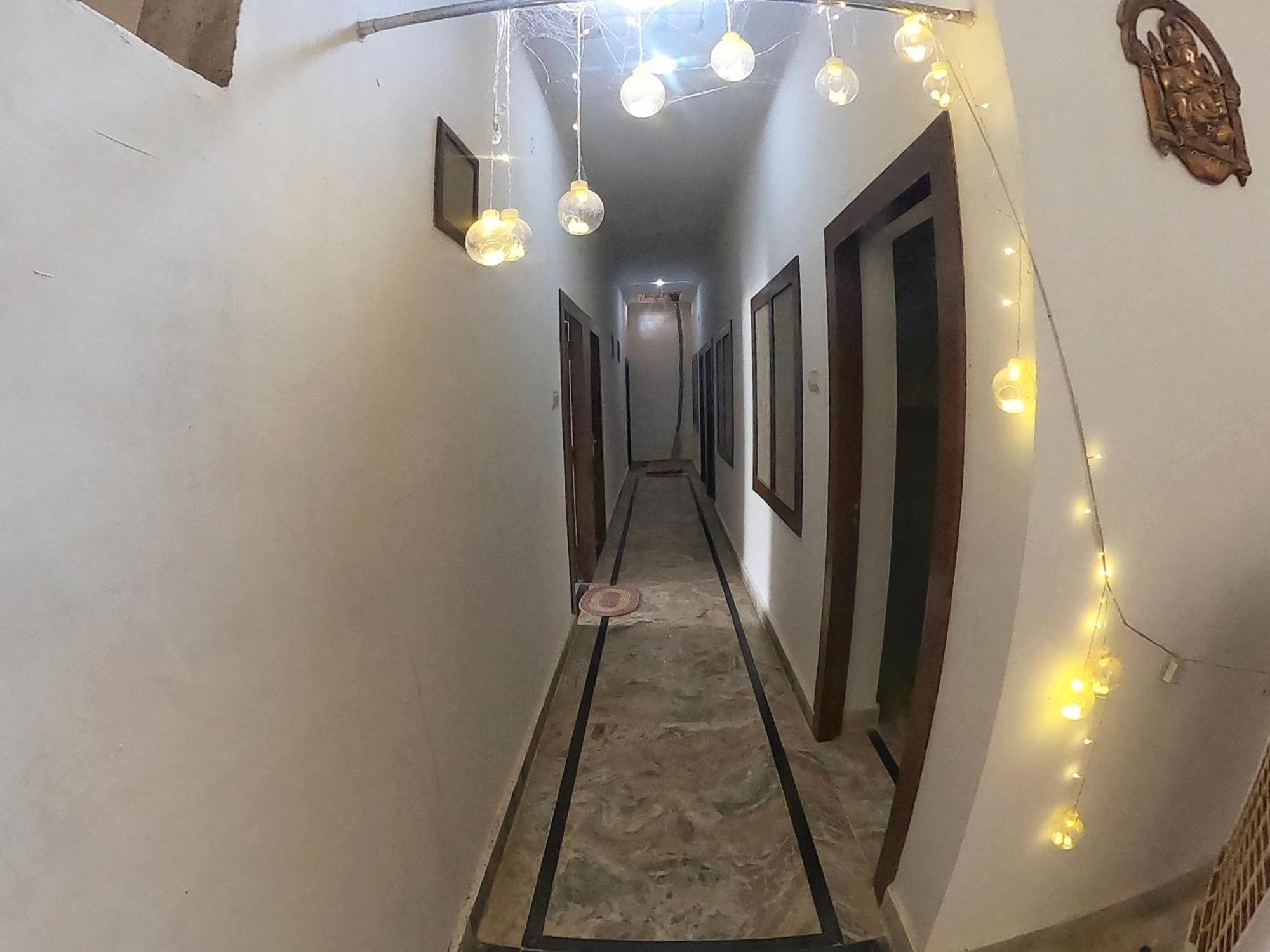 Karma Hostel Кхаджурахо Экстерьер фото